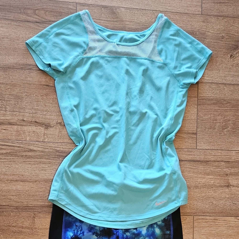 Lightly Worn - NIKE - Lightweight Dri-Fit Tee - Size Small